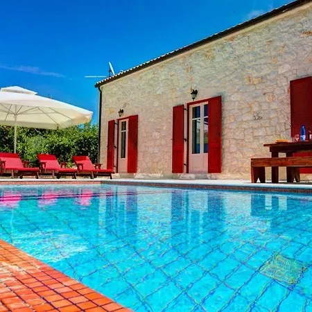 Βίλα Sleeps 4 Pool Air Con Wifi Περαχώρι