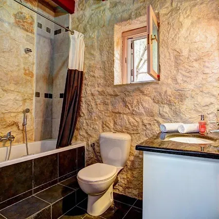 Sleeps 4 Pool Air Con Wifi * Περαχώρι