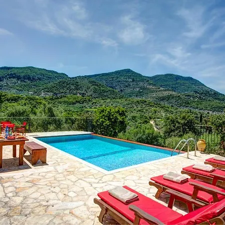 Sleeps 4 Pool Air Con Wifi *