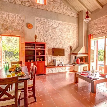 Βίλα Sleeps 4 Pool Air Con Wifi *