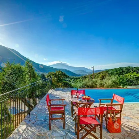 Sleeps 4 Pool Air Con Wifi Περαχώρι
