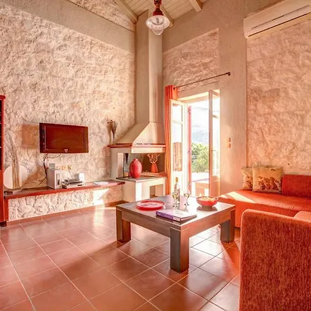 Sleeps 4 Pool Air Con Wifi Περαχώρι
