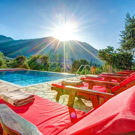 Sleeps 4 Pool Air Con Wifi *