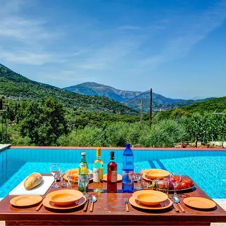 Sleeps 4 Pool Air Con Wifi Περαχώρι